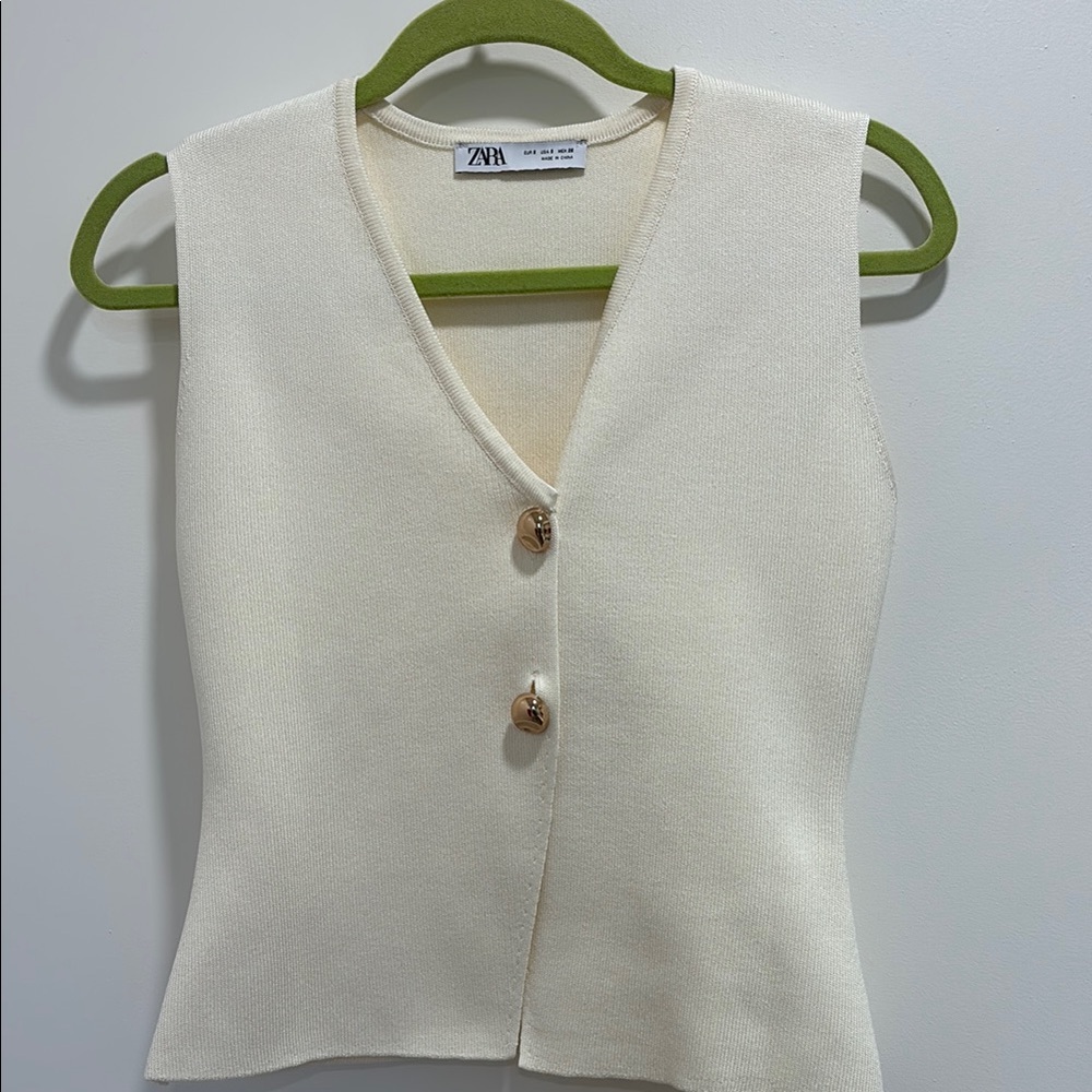 ZARA Cream Sleeveless Gold Buttoned Top (brand new, never worn)